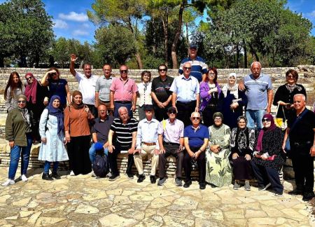 أعضاء من الاتّحاد القطريّ للأدباء الفلسطينيّين في جولة سياحيّة في قرى الوطن